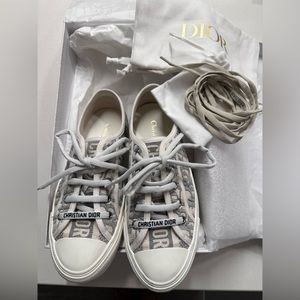 WALK’N’DIOR SNEAKER. Stone Gray Dior Oblique Embroidered Cotton. Size 37.5